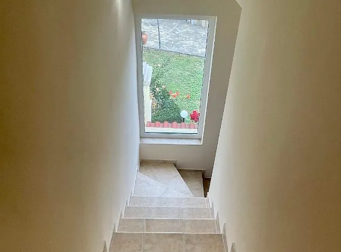 Valentina Nyaraló *